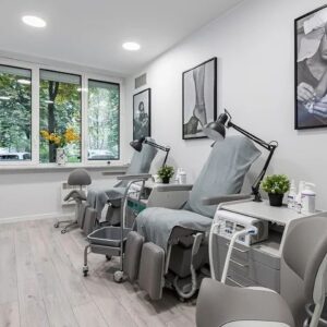 Beauty Home 13 salonas Vilniuje – procedūrinis kabinetas su specialisto kėdėmis, Jakšto g. 13